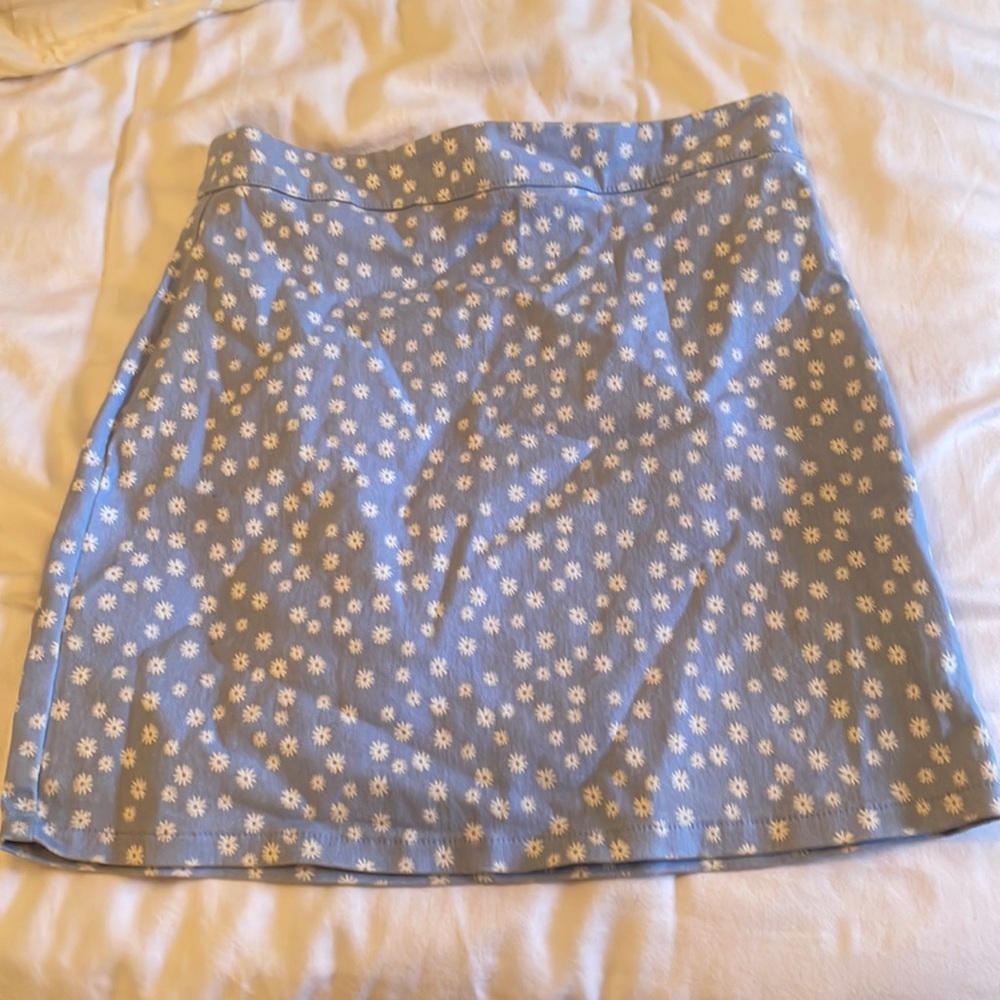 F21 blue with white flowers mini skirt